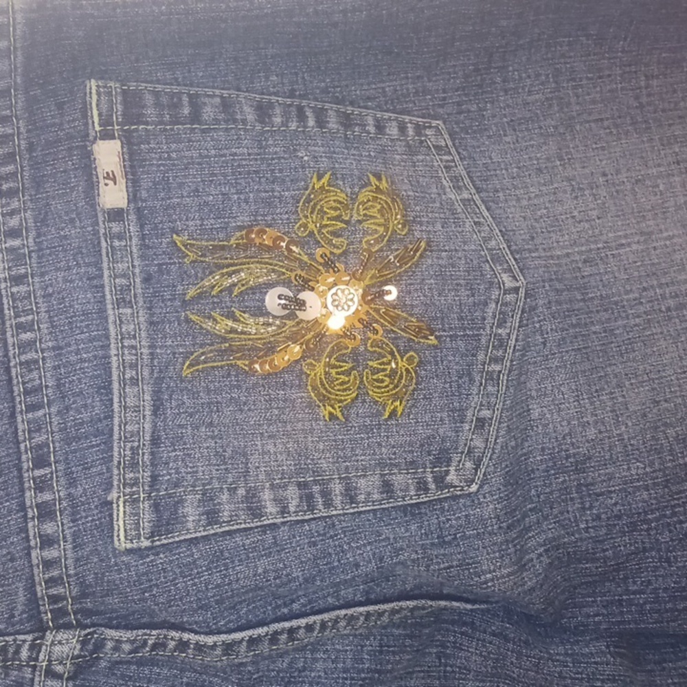 Beaded denim capri shorts - Picture 6 of 7